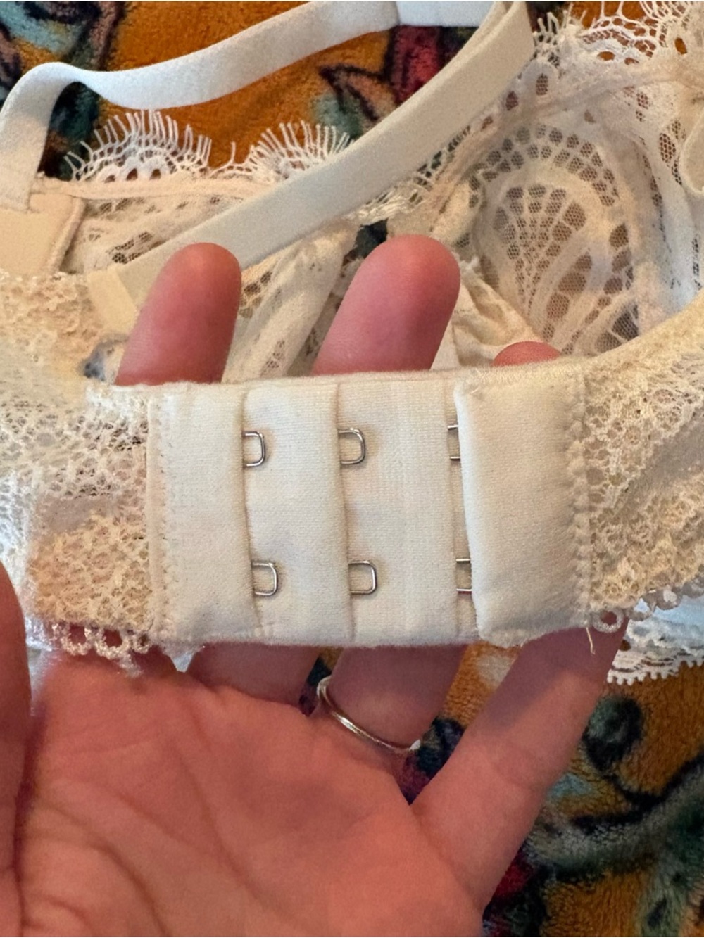 Victoria's Secret White Lace Bra - Picture 7 of 9